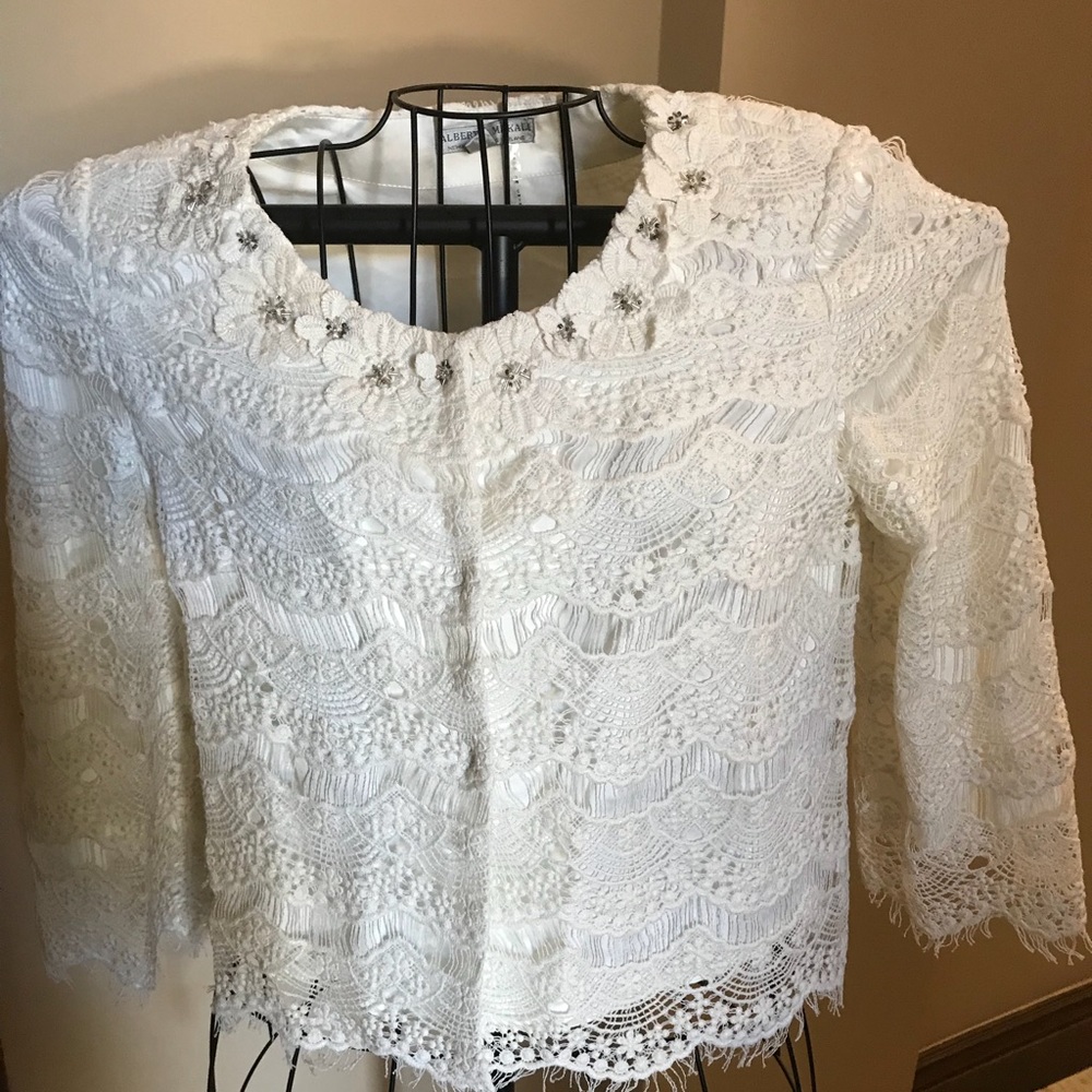 Alberto Makali crop cream jacket.